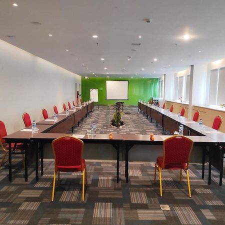 Zuri Express Mangga Dua Hotel Jacarta Exterior foto