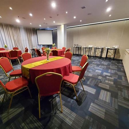 Zuri Express Mangga Dua Hotel Jacarta Exterior foto