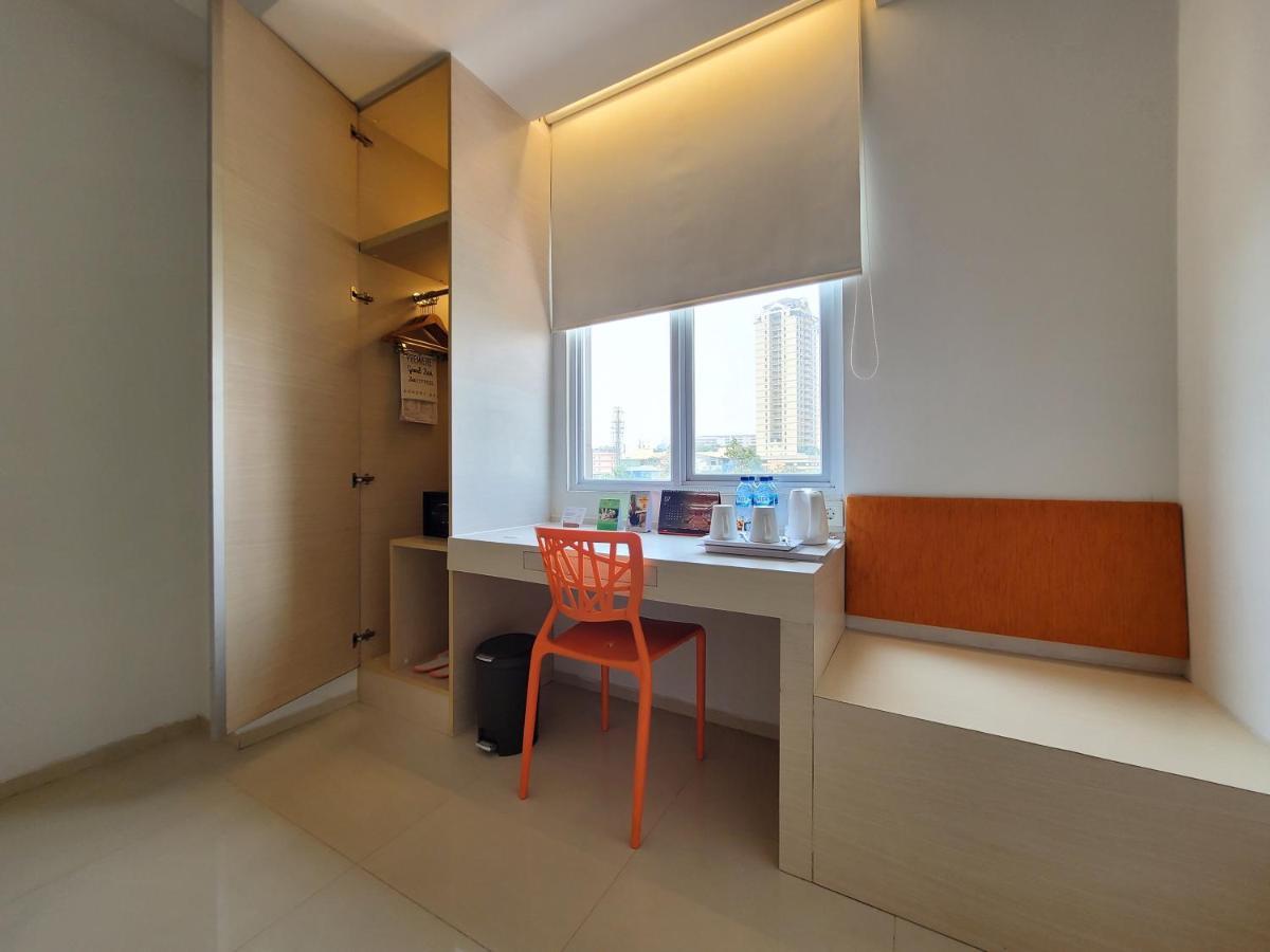 Zuri Express Mangga Dua Hotel Jacarta Exterior foto