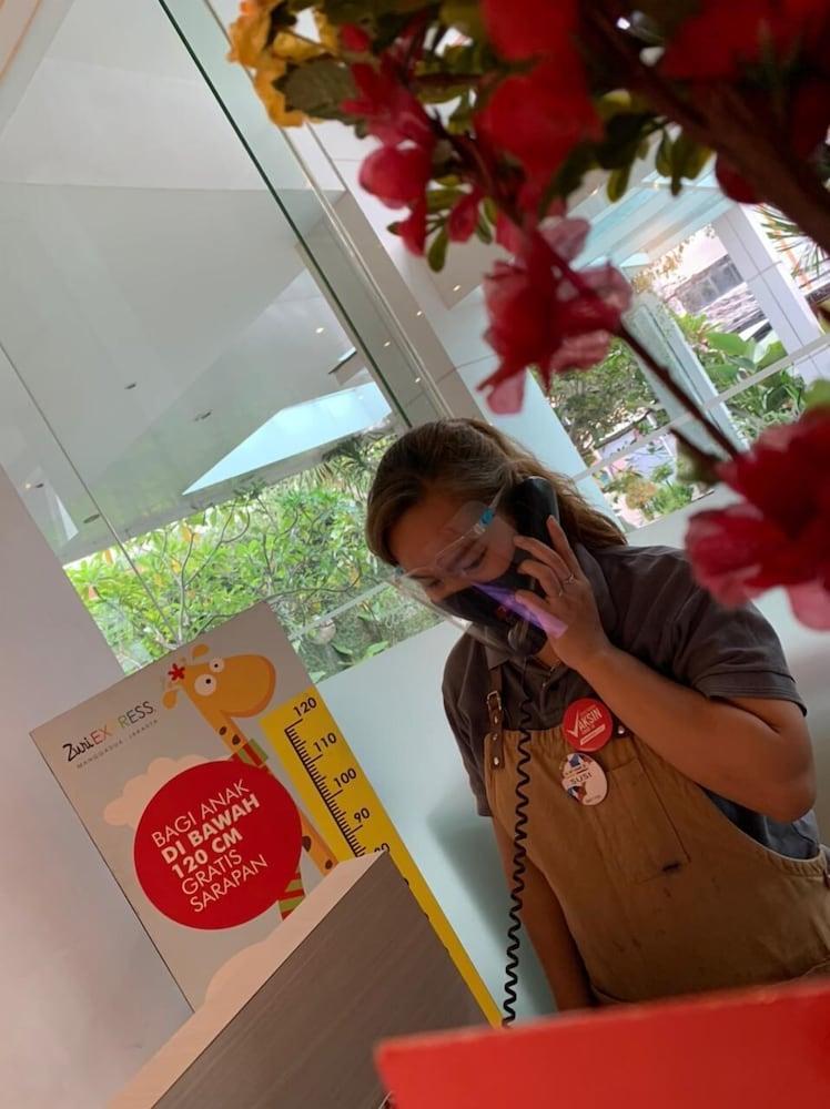 Zuri Express Mangga Dua Hotel Jacarta Exterior foto