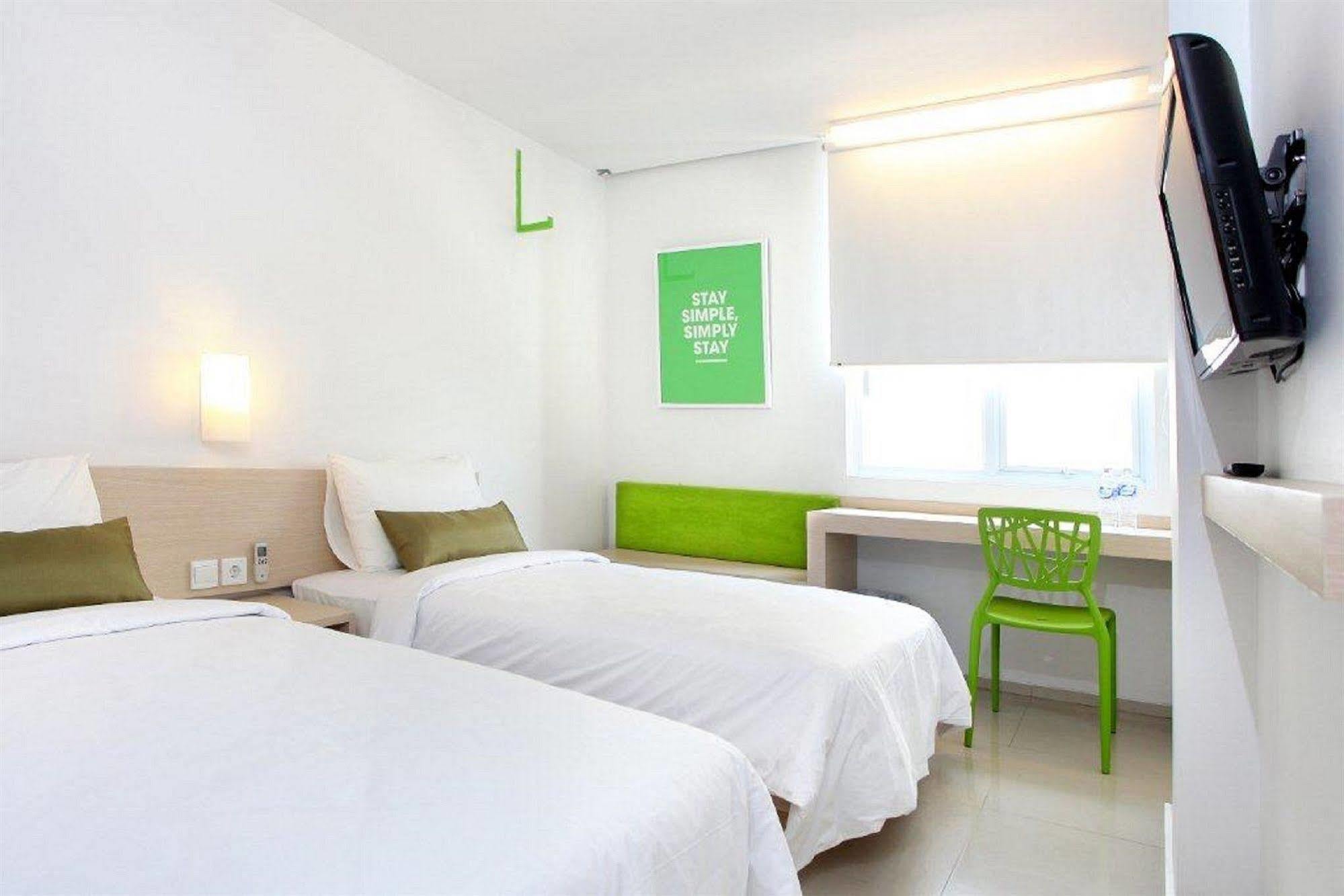 Zuri Express Mangga Dua Hotel Jacarta Exterior foto